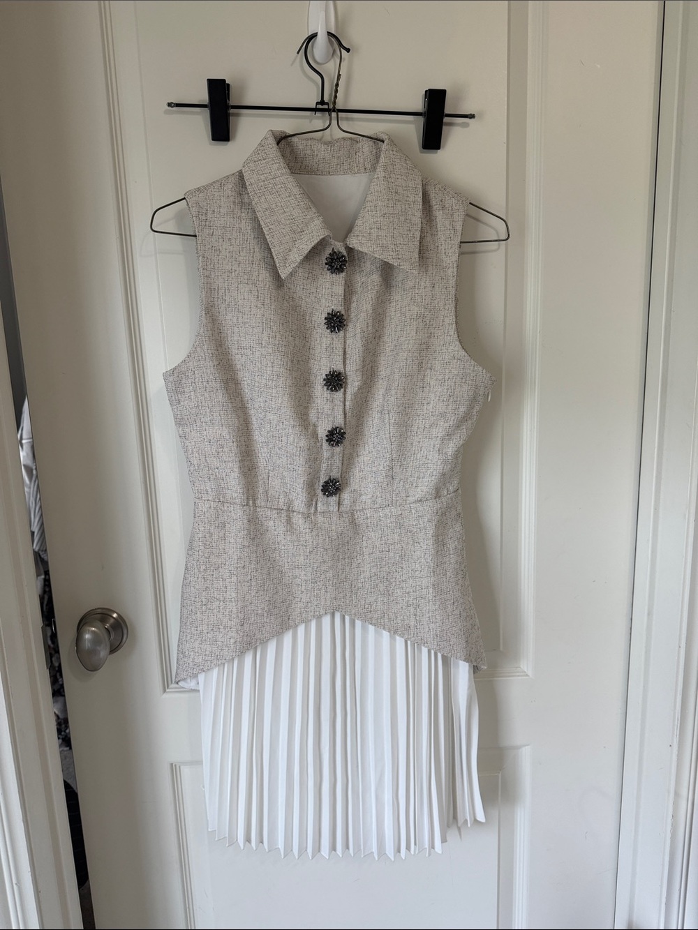 Commense Sleeveless Tweed Top with Pleated White Hem